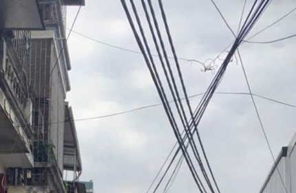 Cho thuê nhà Ở NHÓM 6 NGƯỜI, HỘ GĐ MP Lãng Yên - Hai Bà Trưng DT   45m2 - 3 tầng - 4N- Giá 13 Triệu